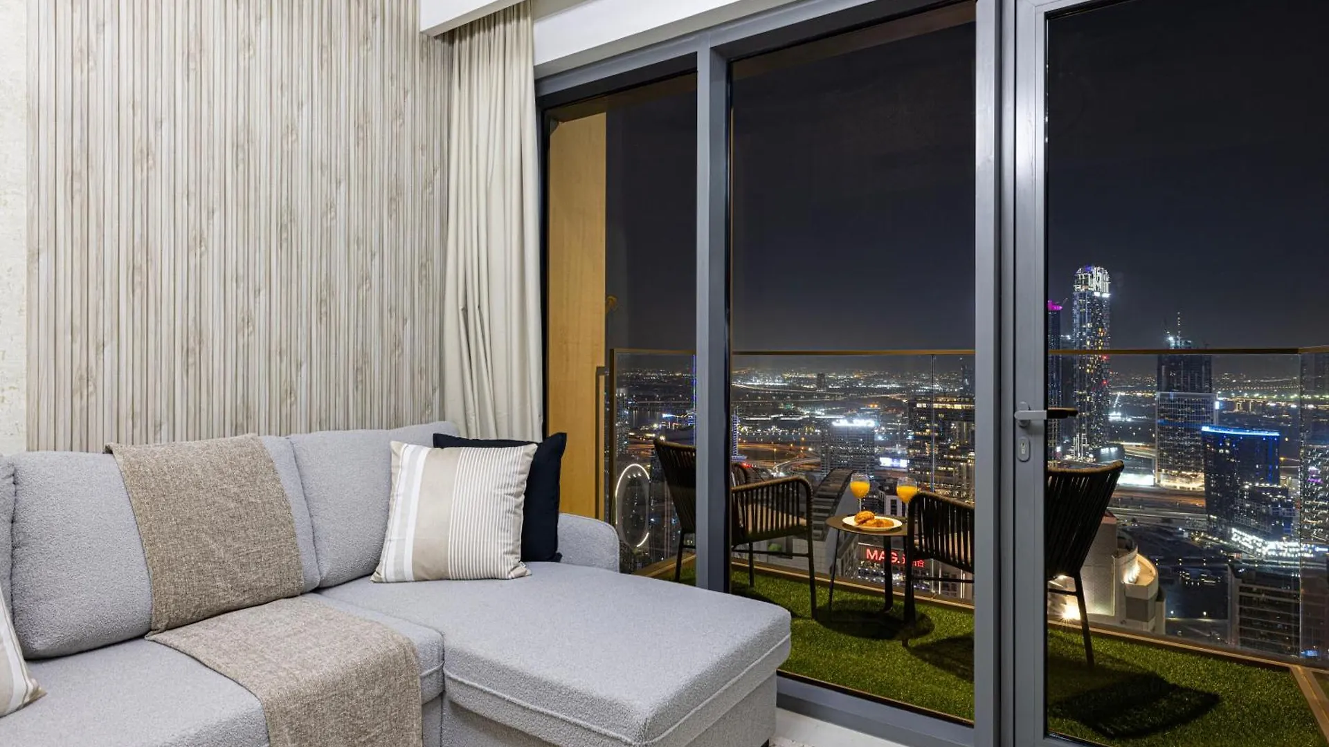 Smartstay At Burj Royale - Full Burj Khalifa View - Brand New Luxury Apartments Dubai