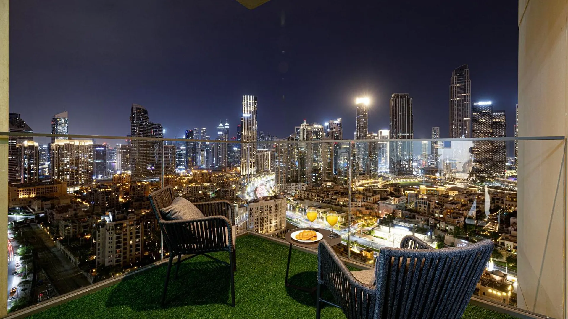 Smartstay At Burj Royale - Full Burj Khalifa View - Brand New Luxury Apartments Dubai United Arab Emirates